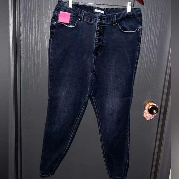 m jeans by maurices™ Limitless Jeggings—Large - Picture 1 of 6